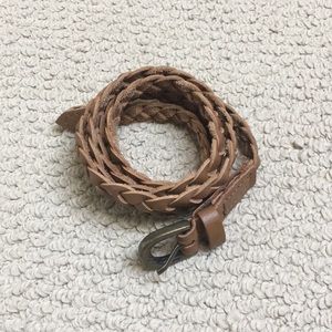 Skinny braided brown leather belt